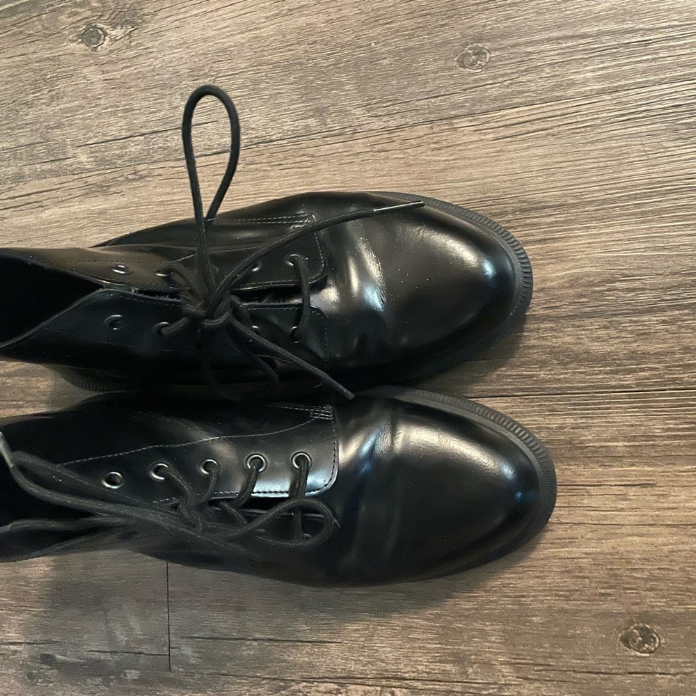 Dr. Martens Emmaline US size 9 perfect fit.